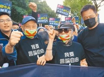 QQ华夏手游惊喜揭秘：全新吉祥旺旺坐骑属性图鉴，限时获取福利大放送！