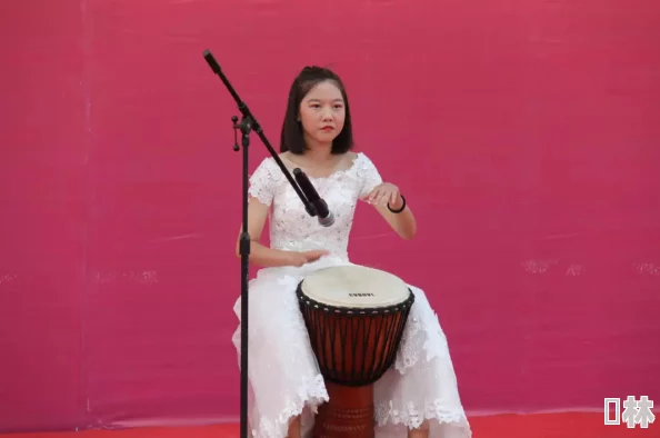 白洁老师高义学生们筹款为她庆祝五十岁生日并送上祝福