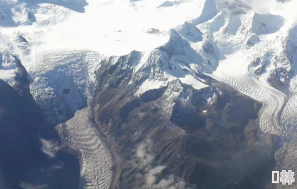 绝地求生刺激战场雪地地图揭秘：冰湖镇打野攻略，惊喜发现西北小镇宝藏点位！