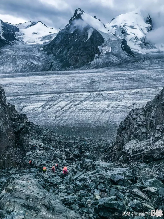 绝地求生刺激战场雪地地图揭秘：冰湖镇打野攻略，惊喜发现西北小镇宝藏点位！