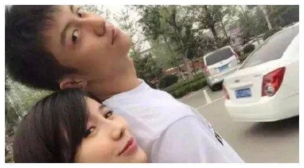 蓝男色gay同性china圈内盛传某一线小生隐婚多年另一半是圈外富商