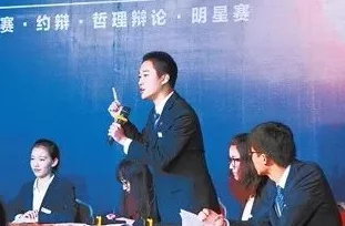 跪下来好好含着h听说当事人大学时是校辩论队队长还拿过最佳辩手