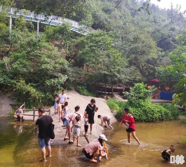 穿越火线手游震撼更新！新地图烈日山庄揭秘，附带惊喜战术推荐：幽灵模式制胜秘籍！