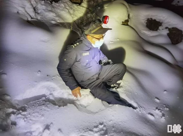 外出遭遇倾盆大雨浑身湿透狼狈不堪手机还丢了